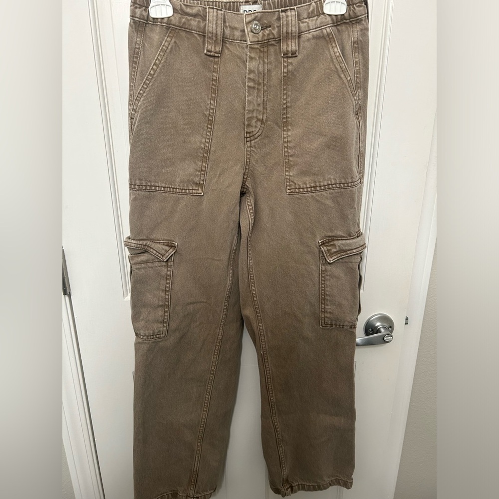 BDG Brown Cargos (Width: 27 Length: 32)